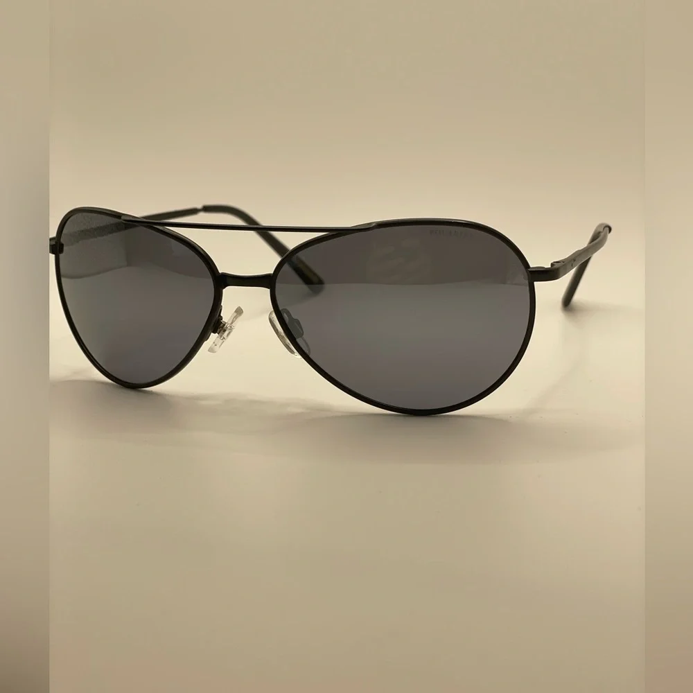 Foster Grant Aviator Sunglasses • Black